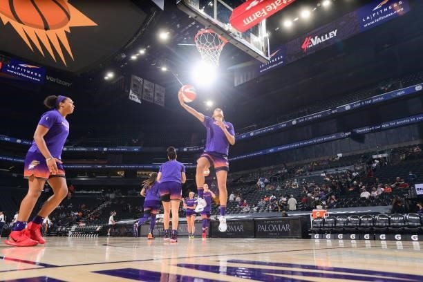 Skylar Diggins-Smith of the Phoenix Mercury warms up before the game against the Indiana Fever on August 17, 2021 at Footprint Center in Phoenix,...