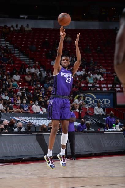 Louis King of the Sacramento Kings shoots the ball against the Boston Celtics during the 2021 Las Vegas Summer League Championship Game on August 17,...