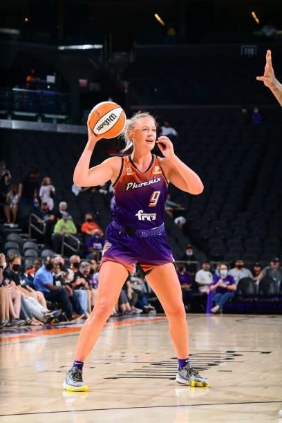 Sophie Cunningham of the Phoenix Mercury handles the ball during the game against the Indiana Fever on August 17, 2021 at Footprint Center in...
