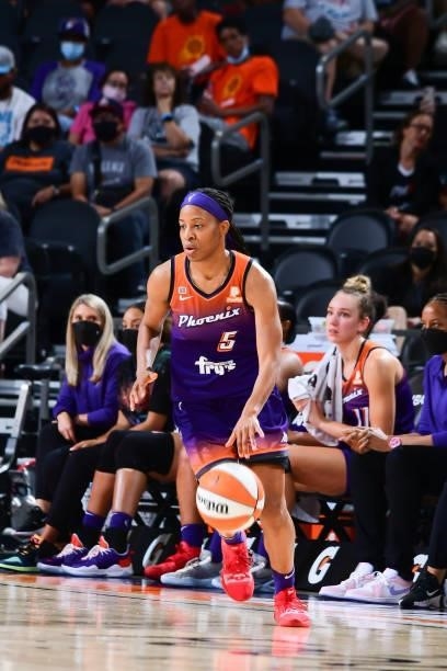 Shey Peddy of the Phoenix Mercury handles the ball during the game against the Indiana Fever on August 17, 2021 at Footprint Center in Phoenix,...