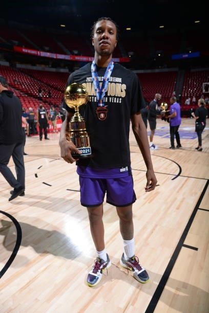 Louis King of the Sacramento Kings poses for a picture with the MGM Resorts 2021 Summer League Championship Trophy after winning the 2021 Las Vegas...