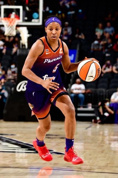 Shey Peddy of the Phoenix Mercury dribbles the ball during the game against the Indiana Fever on August 17, 2021 at Footprint Center in Phoenix,...