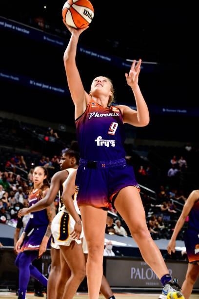 Sophie Cunningham of the Phoenix Mercury shoots the ball during the game against the Indiana Fever on August 17, 2021 at Footprint Center in Phoenix,...