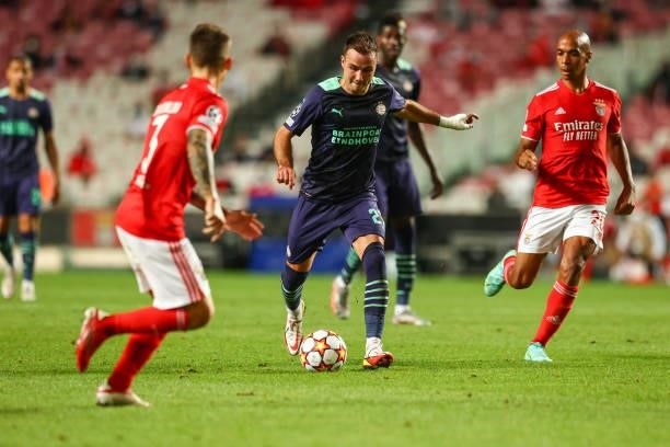 Mario Gotze of PSV Eindhoven during the UEFA Champions League Play-Offs Leg One match between SL Benfica and PSV Eindhoven at Estadio da Luz on...