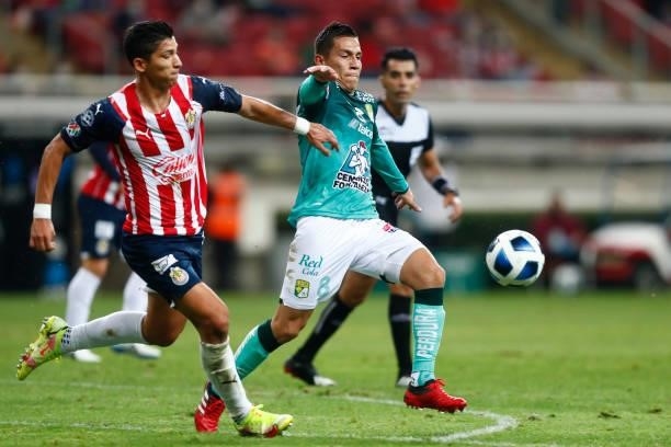 Angel Saldívar of Chivas fights for the ball with José Rodríguez of Leon during the 5th round match between Chivas and Leon as part of the Torneo...