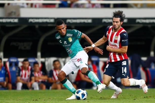 Antonio Briseño of Chivas fights for the ball with William Tesillo of Leon during the 5th round match between Chivas and Leon as part of the Torneo...