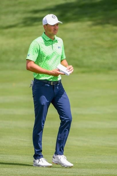 Jordan Spieth walks up the eighth fairway with yardage book in hand during the first round of THE NORTHERN TRUST at Liberty National Golf Club on...