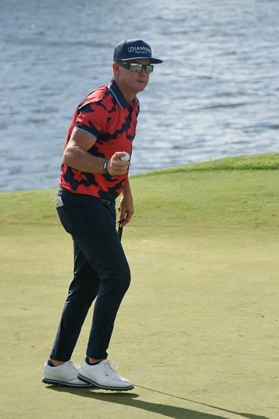 Brian Gay acknowledges the crowd during the first round of THE NORTHERN TRUST at Liberty National Golf Club on August 19, 2021 in Jersey City, New...