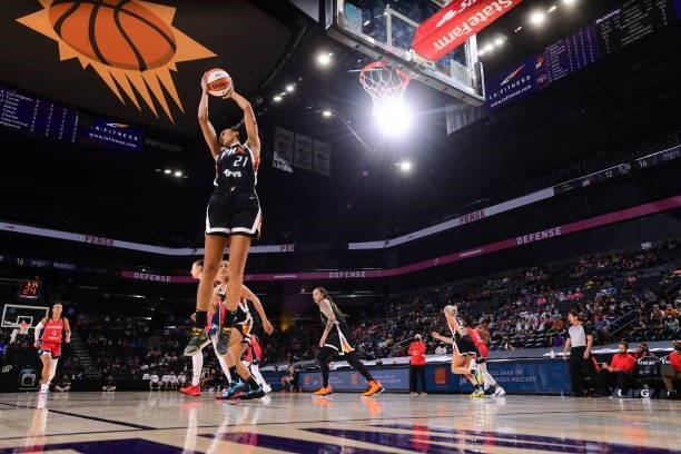 Kia Vaughn of the Phoenix Mercury rebounds during the game against the Washington Mystics on August 19, 2021 at Phoenix Suns Arena in Phoenix,...