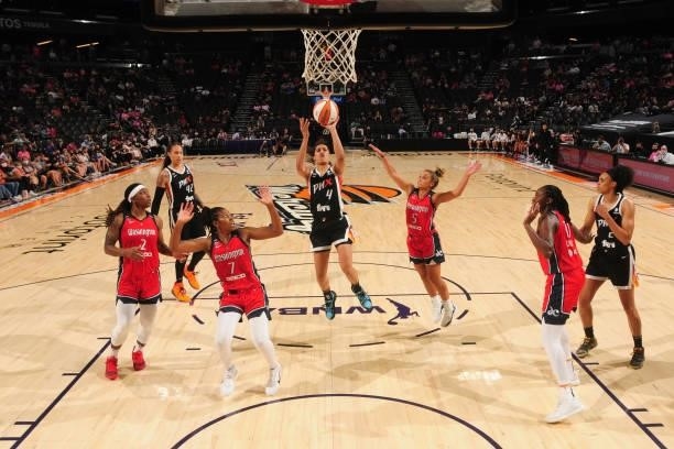 Skylar Diggins-Smith of the Phoenix Mercury shoots the ball during the game against the Washington Mystics on August 19, 2021 at Footprint Center in...