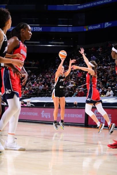 Sophie Cunningham of the Phoenix Mercury shoots the ball during the game against the Washington Mystics on August 19, 2021 at Phoenix Suns Arena in...