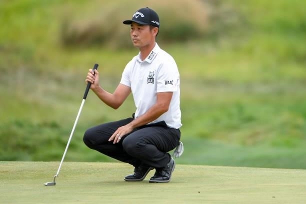 Kevin Na at the 17th hole during the second round of THE NORTHERN TRUST at Liberty National Golf Club on August 20, 2021 in Jersey City, New Jersey.