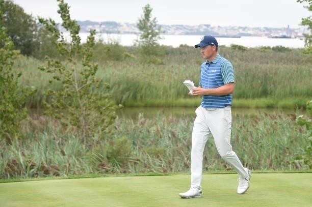 Jordan Spieth walks off the 18th hole during the second round of THE NORTHERN TRUST at Liberty National Golf Club on August 20, 2021 in Jersey City,...