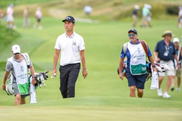 Kevin Na at the 17th hole during the second round of THE NORTHERN TRUST at Liberty National Golf Club on August 20, 2021 in Jersey City, New Jersey.