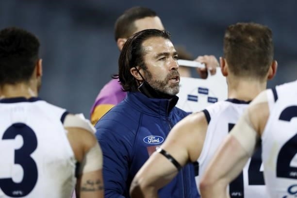Chris Scott, Senior Coach of the Cats addresses his players during the 2021 AFL Round 23 match between the Geelong Cats and the Melbourne Demons at...