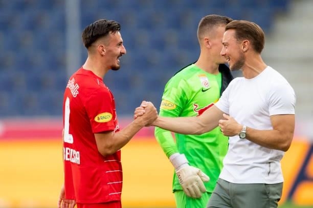Mergim Berisha shakes hand with coach Matthias Jaissle after the Admiral Bundesliga match between FC Red Bull Salzburg and SK Austria Klagenfurt at...