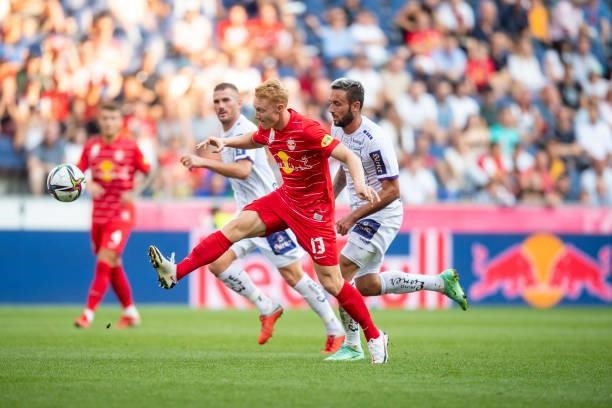 Nicloas Seiwald of FC Red Bull Salzburg and Markus Pink of SK Klagenfurt during the Admiral Bundesliga match between FC Red Bull Salzburg and SK...