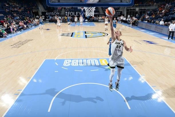 Courtney Vandersloot of the Chicago Sky drives to the basket against the Minnesota Lynx on August 21, 2021 at the Wintrust Arena in Chicago,...