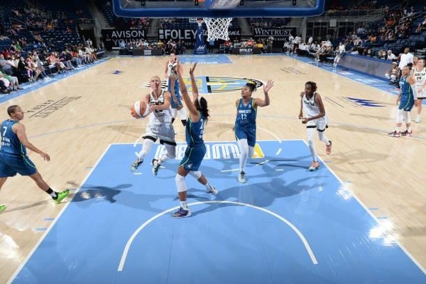 Courtney Vandersloot of the Chicago Sky drives to the basket against the Minnesota Lynx on August 21, 2021 at the Wintrust Arena in Chicago,...