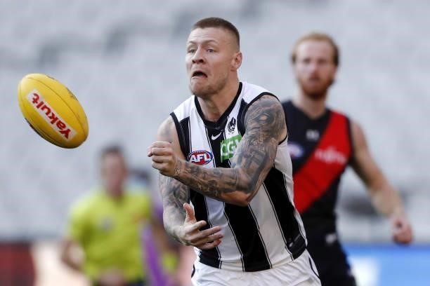 Jordan De Goey of the Magpies handpasses the ball during the 2021 AFL Round 23 match between the Essendon Bombers and the Collingwood Magpies at the...