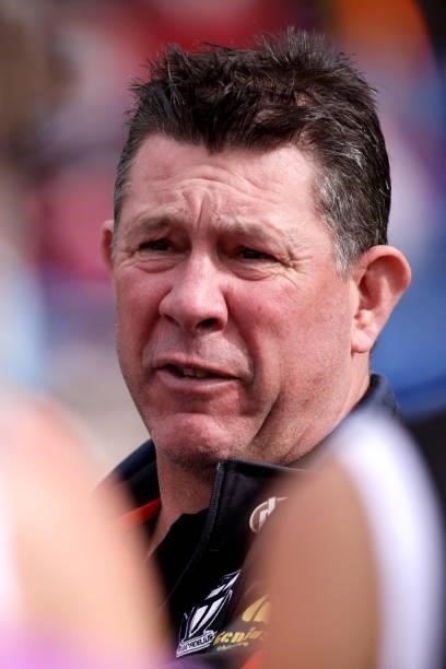 Brett Ratten, Senior Coach of the Saints addresses his players during the 2021 AFL Round 23 match between the St Kilda Saints and the Fremantle...