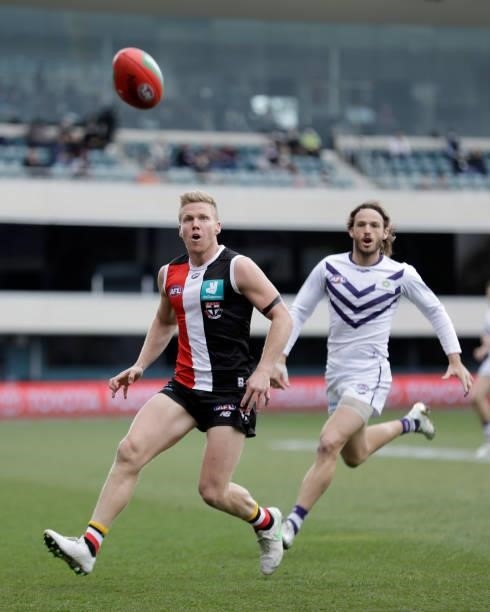 Dan Hannebery of the Saints in action during the 2021 AFL Round 23 match between the St Kilda Saints and the Fremantle Dockers at Blundstone Arena on...