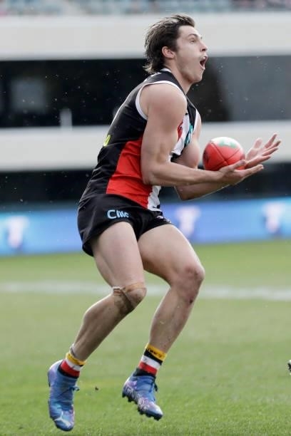 Jack Steele of the Saints marks the ball during the 2021 AFL Round 23 match between the St Kilda Saints and the Fremantle Dockers at Blundstone Arena...