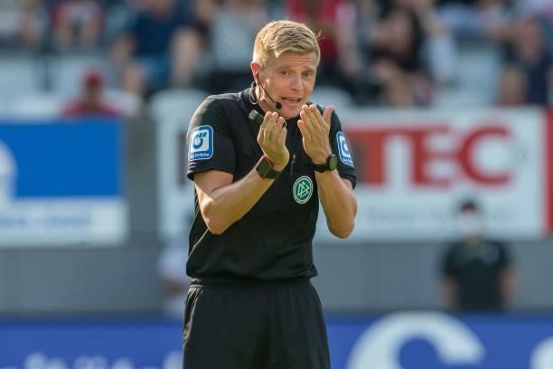 Referee Robert Schroeder gestures during the Bundesliga match between Sport-Club Freiburg and Borussia Dortmund at SC-Stadion on August 21, 2021 in...