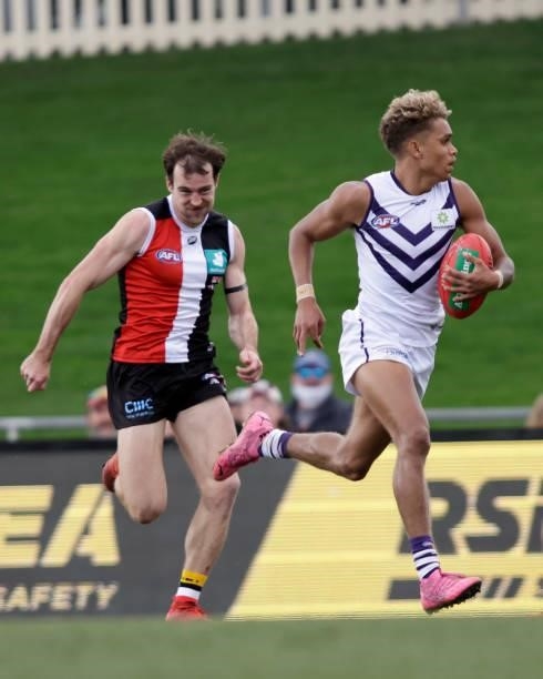 Liam Henry of the Dockers in action during the 2021 AFL Round 23 match between the St Kilda Saints and the Fremantle Dockers at Blundstone Arena on...