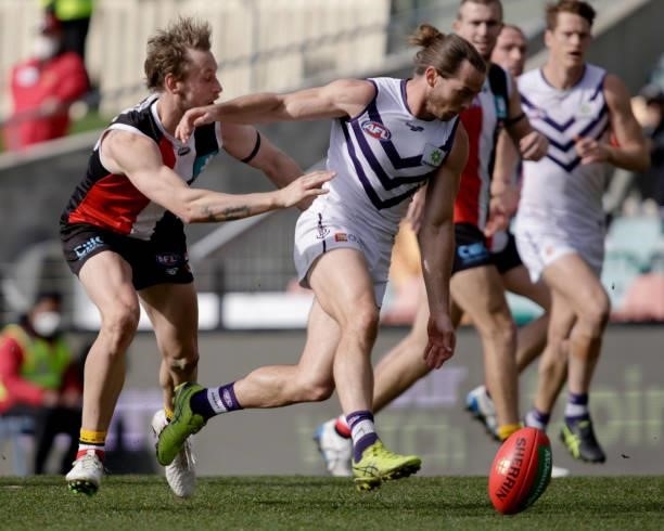Travis Colyer of the Dockers and Jimmy Webster of the Saints compete for the ball during the 2021 AFL Round 23 match between the St Kilda Saints and...