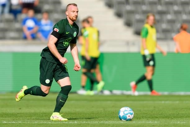 Maximilian Arnold of VfL Wolfsburg controls the ball during the Bundesliga match between Hertha BSC and VfL Wolfsburg at Olympiastadion on August 21,...