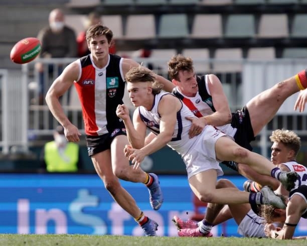 Caleb Serong of the Dockers hand passes the ball during the 2021 AFL Round 23 match between the St Kilda Saints and the Fremantle Dockers at...