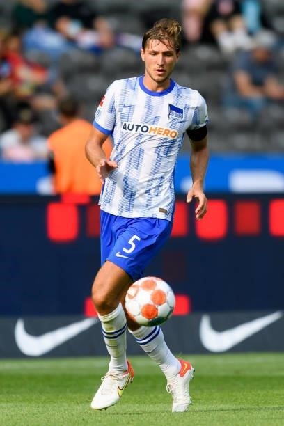 Niklas Stark of Hertha BSC controls the ball during the Bundesliga match between Hertha BSC and VfL Wolfsburg at Olympiastadion on August 21, 2021 in...