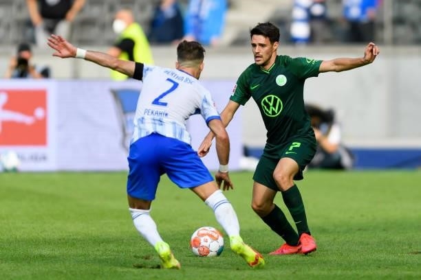 Peter Pekarik of Hertha BSC and Josip Brekalo of VfL Wolfsburg battle for the ball during the Bundesliga match between Hertha BSC and VfL Wolfsburg...