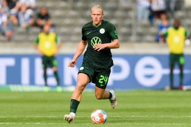 Xaver Schlager of VfL Wolfsburg controls the ball during the Bundesliga match between Hertha BSC and VfL Wolfsburg at Olympiastadion on August 21,...