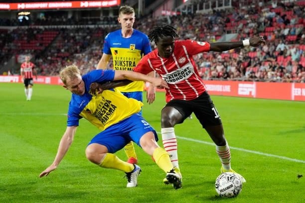 Doke Schmidt of SC Cambuur, Mees Hoedemakers of SC Cambuur, Bruma of PSV during the Dutch Eredivisie match between PSV v SC Cambuur at the Philips...