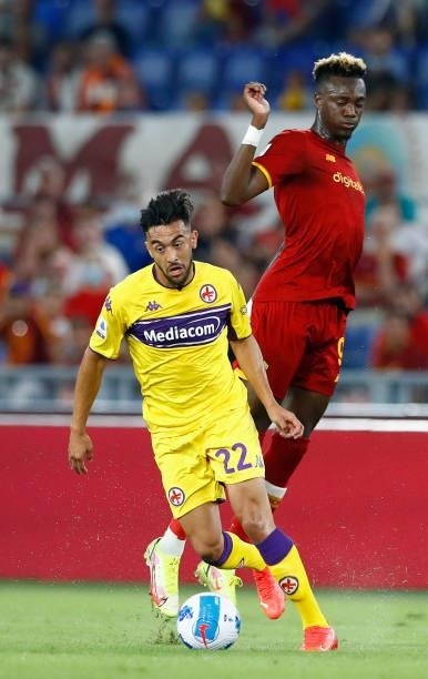 Nicolas Gonzalez of ACF Fiorentina and Tammy Abraham of AS Roma battle for the ball during the Serie A match between AS Roma and ACF Fiorentina at...