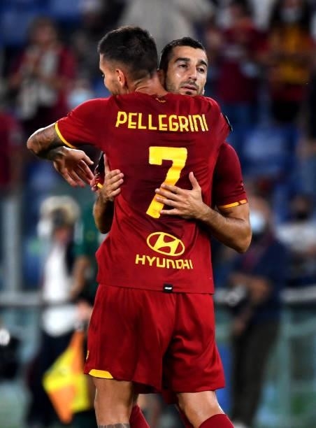 Henrik Mkhitaryan of AS Roma celebrates with team mates Lorenzo Pellegrini after scores his goal during the Serie A match between AS Roma v ACF...