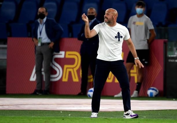Vincenzo Italiano Head Coach of ACF Fiorentina reacts ,during the Serie A match between AS Roma v ACF Fiorentina at Stadio Olimpico on August 22,...