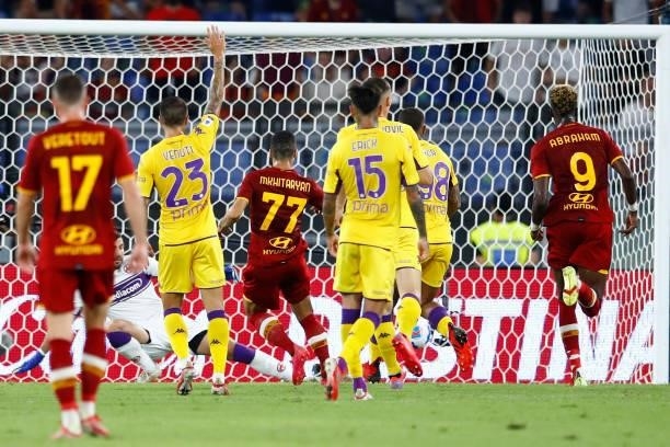 Henrikh Mkhitaryan of AS Roma scores his team's first goal during the Serie A match between AS Roma and ACF Fiorentina at Stadio Olimpico on August...
