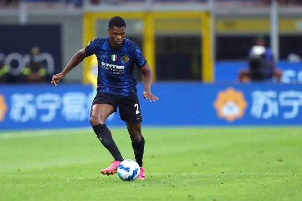 Denzel Dumfries of FC Internazionale controls the ball during the Serie A match between FC Internazionale and Genoa CFC at Stadio Giuseppe Meazza on...