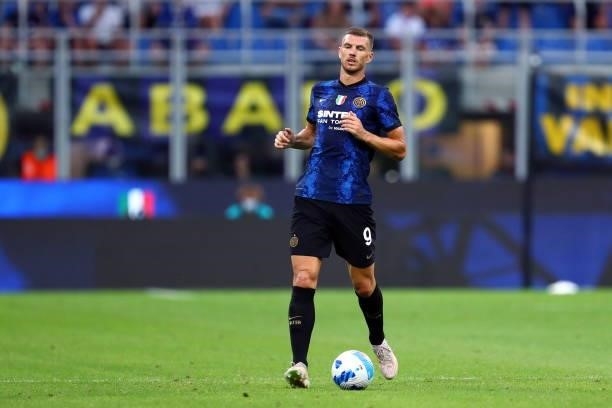 Edin Dzeko of FC Internazionale controls the ball during the Serie A match between FC Internazionale and Genoa CFC at Stadio Giuseppe Meazza on...