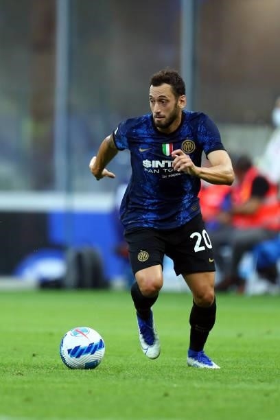 Hakan Calhanoglu of FC Internazionale controls the ball during the Serie A match between FC Internazionale and Genoa CFC at Stadio Giuseppe Meazza on...