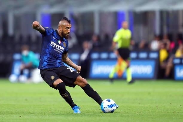 Arturo Vidal of FC Internazionale controls the ball during the Serie A match between FC Internazionale and Genoa CFC at Stadio Giuseppe Meazza on...