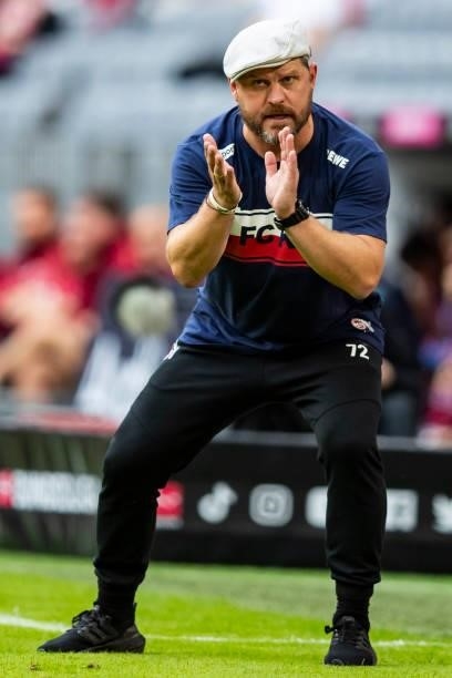 Head coach Steffen Baumgart of 1. FC Koeln gestures during the Bundesliga match between FC Bayern Muenchen and 1. FC Koeln at Allianz Arena on August...
