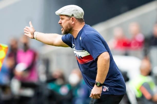 Head coach Steffen Baumgart of 1. FC Koeln gestures during the Bundesliga match between FC Bayern Muenchen and 1. FC Koeln at Allianz Arena on August...
