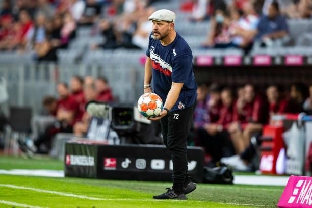 Head coach Steffen Baumgart of 1. FC Koeln has the ball in his hand during the Bundesliga match between FC Bayern Muenchen and 1. FC Koeln at Allianz...