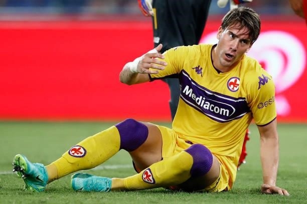 Dusan Vlahovic of ACF Fiorentina looks dejected during the Serie A match between AS Roma and ACF Fiorentina at Stadio Olimpico on August 22, 2021 in...