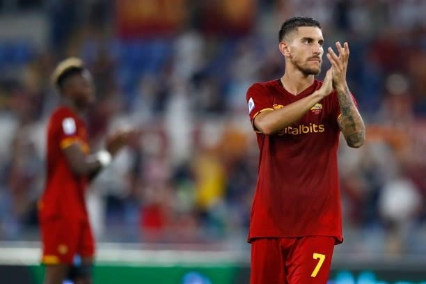 Lorenzo Pellegrini of AS Roma celebrates after winning during the Serie A match between AS Roma and ACF Fiorentina at Stadio Olimpico on August 22,...