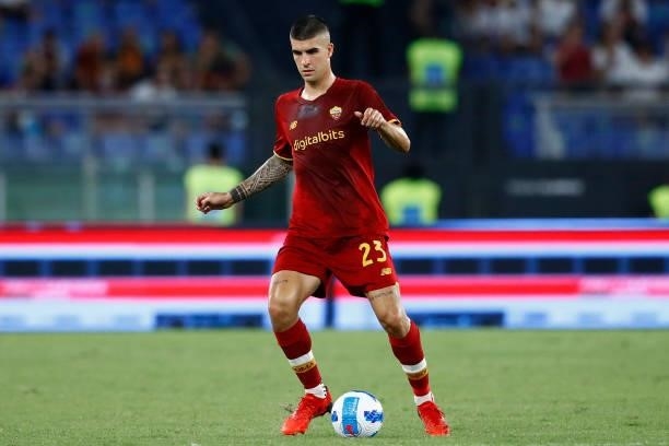 Gianluca Mancini of AS Roma controls the ball during the Serie A match between AS Roma and ACF Fiorentina at Stadio Olimpico on August 22, 2021 in...